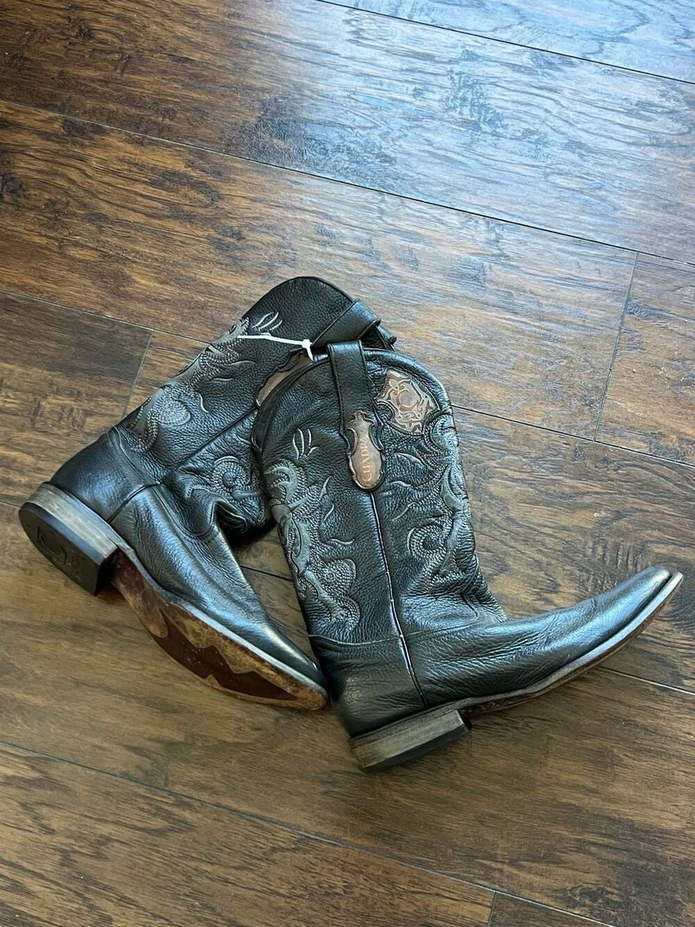 Cuadra Men's Black Leather Embroidered Western Cowboy Boots